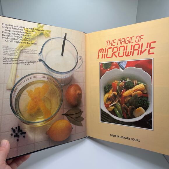 Vintage lot of Microwave cookbooks, 1980's retro cookbook, novelty gift - Picture 5 of 16